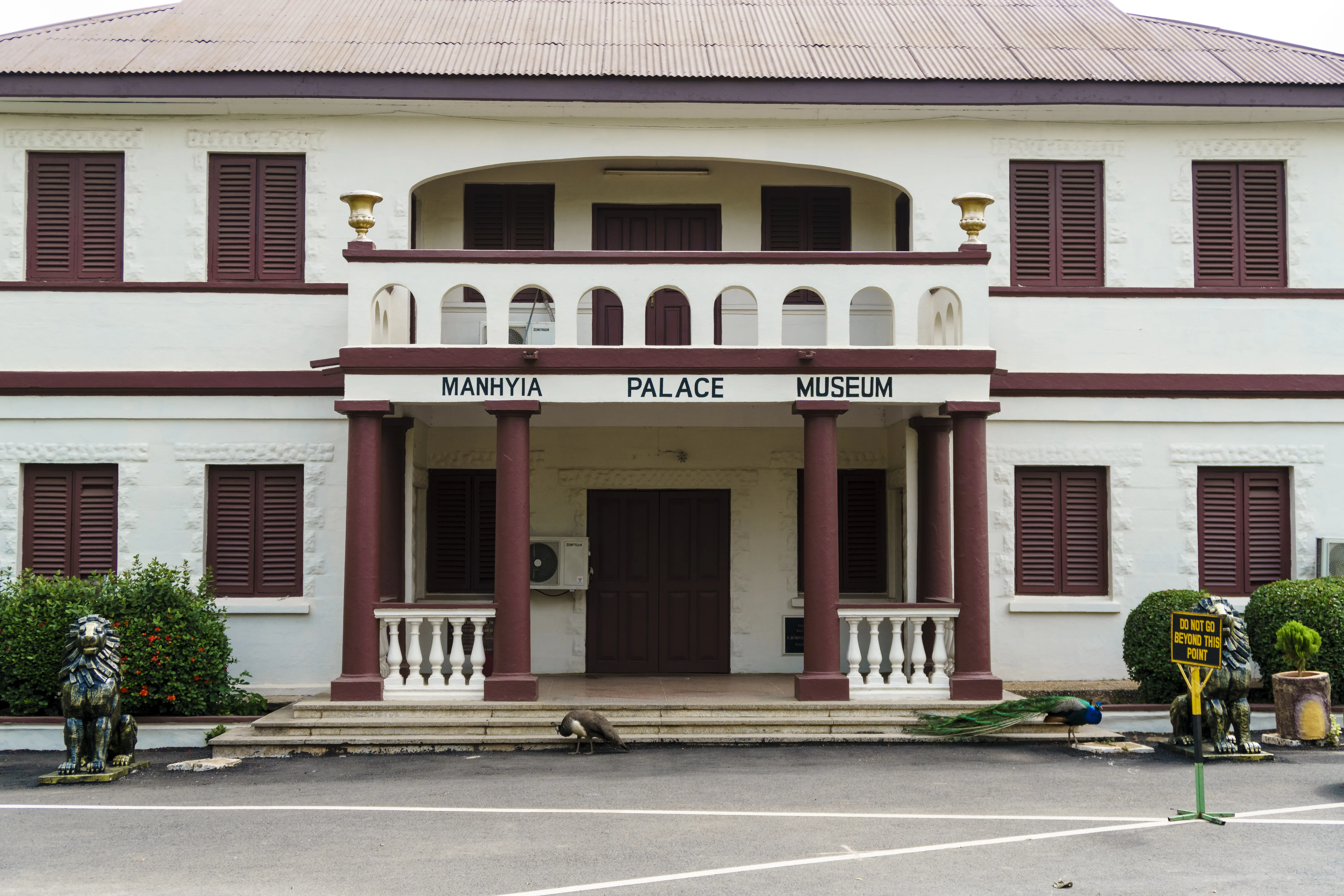 Manhyia Palace Museum with manicured gardens