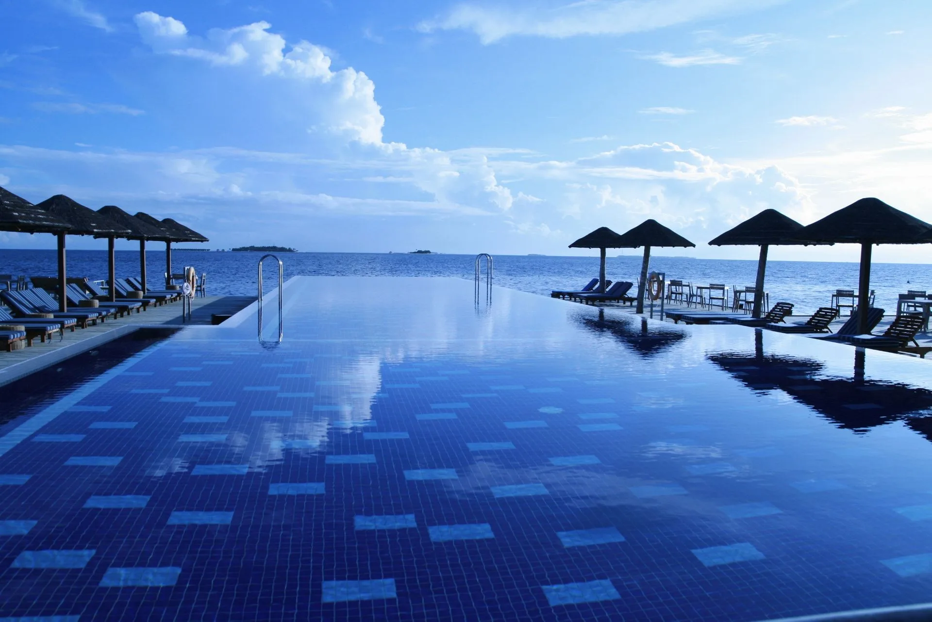 Infinity pool photography Maldives resort
