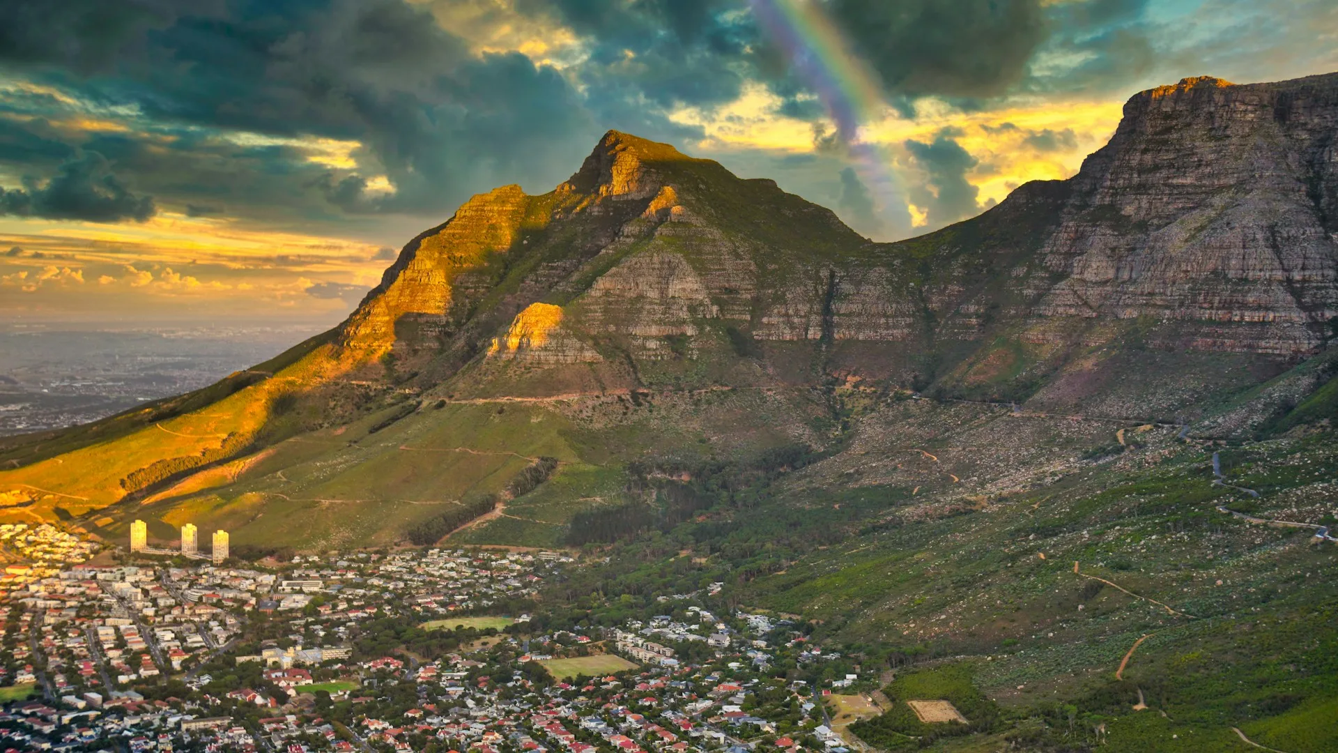 Table Mountain panoramic view at sunrise with Cape Town city below