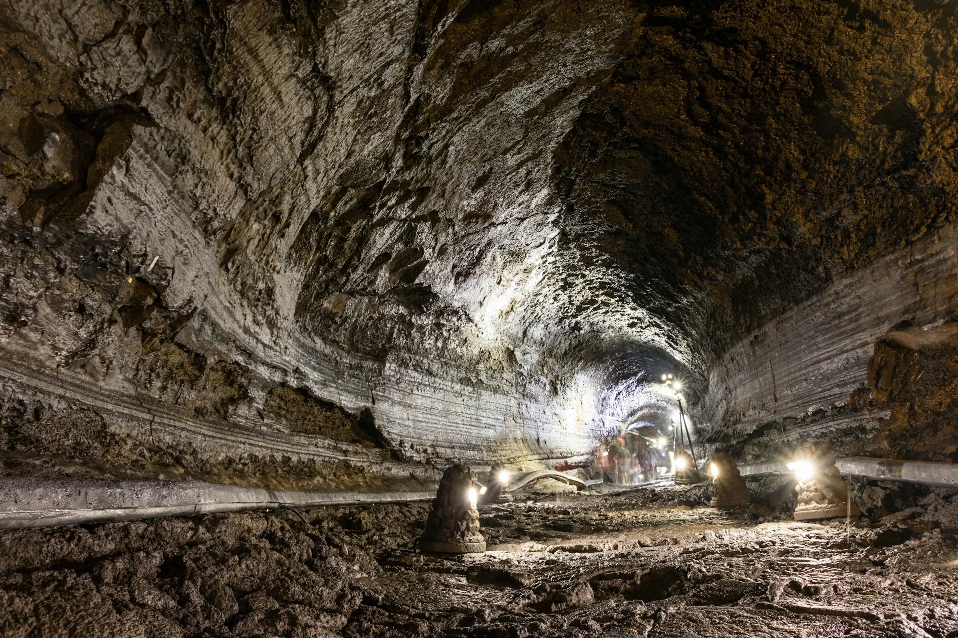 Manjanggul lava cave formations