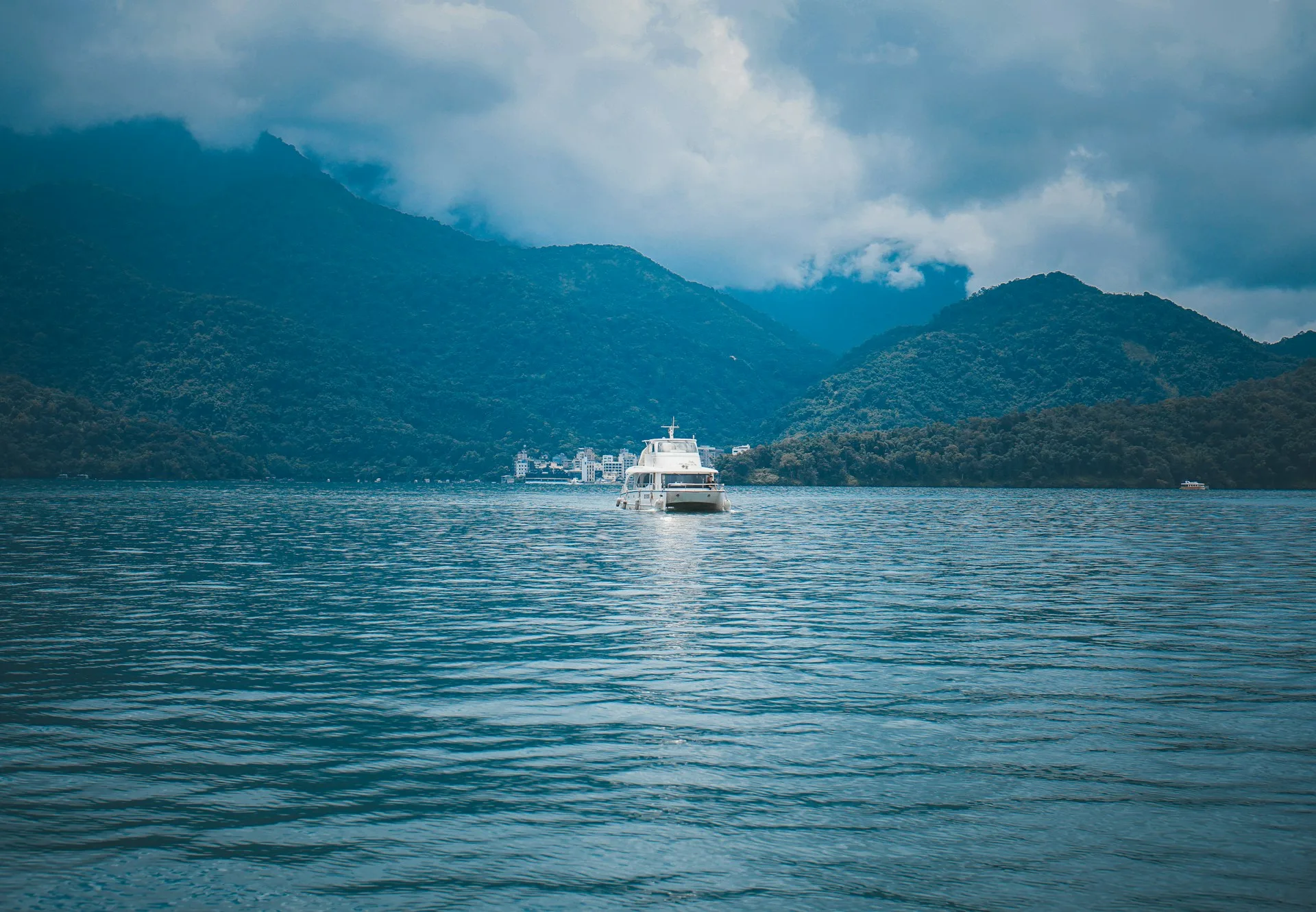 Farewell Taiwan - beautiful Sun Moon Lake landscape on Day 5 departure of Taiwan Family Tour Package