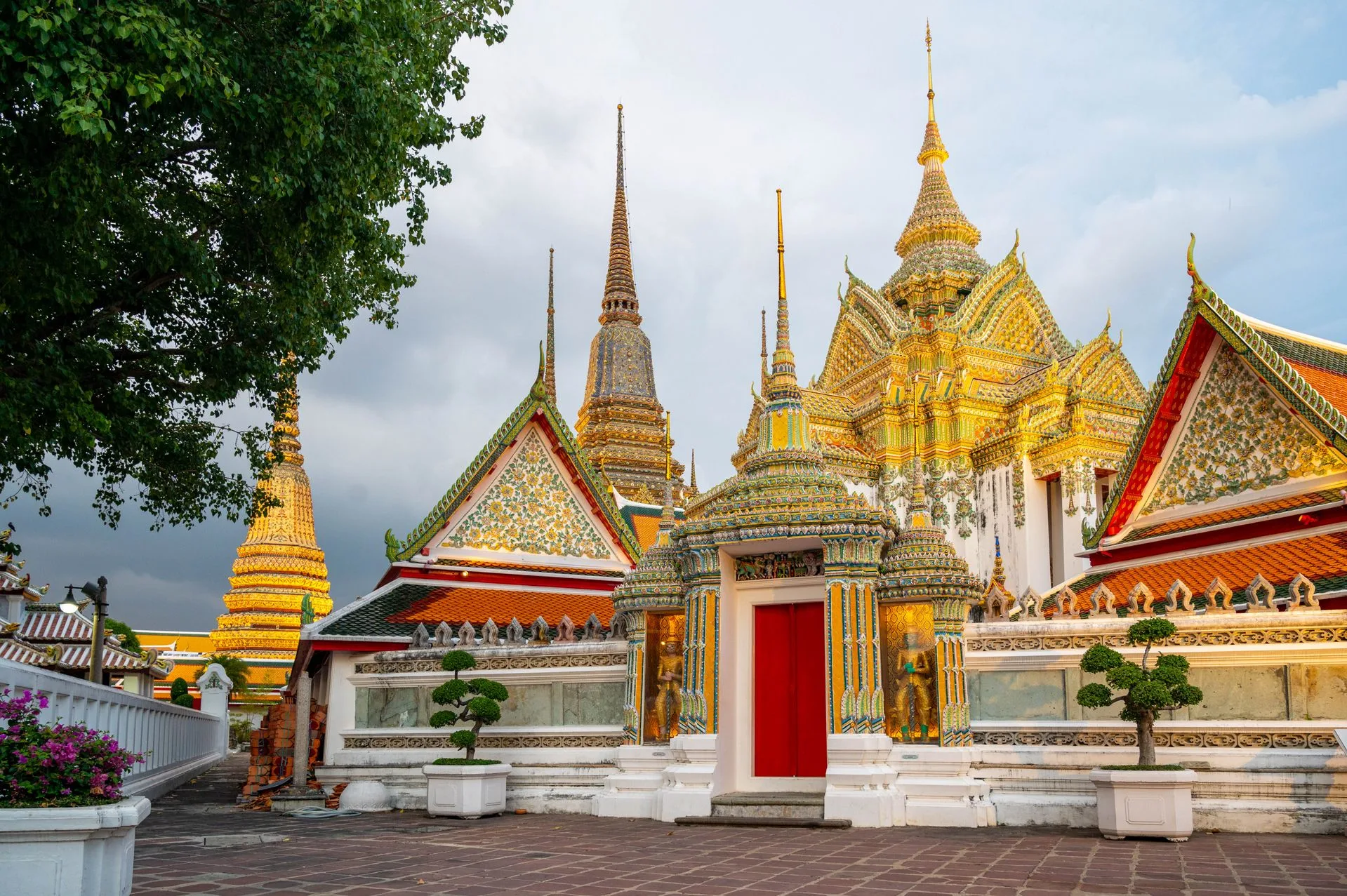 Reclining Buddha golden statue Wat Pho Bangkok