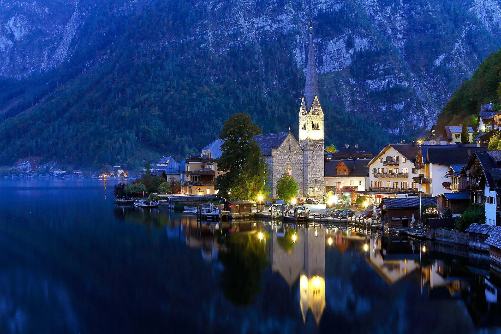Hallstatt lakefront view photography