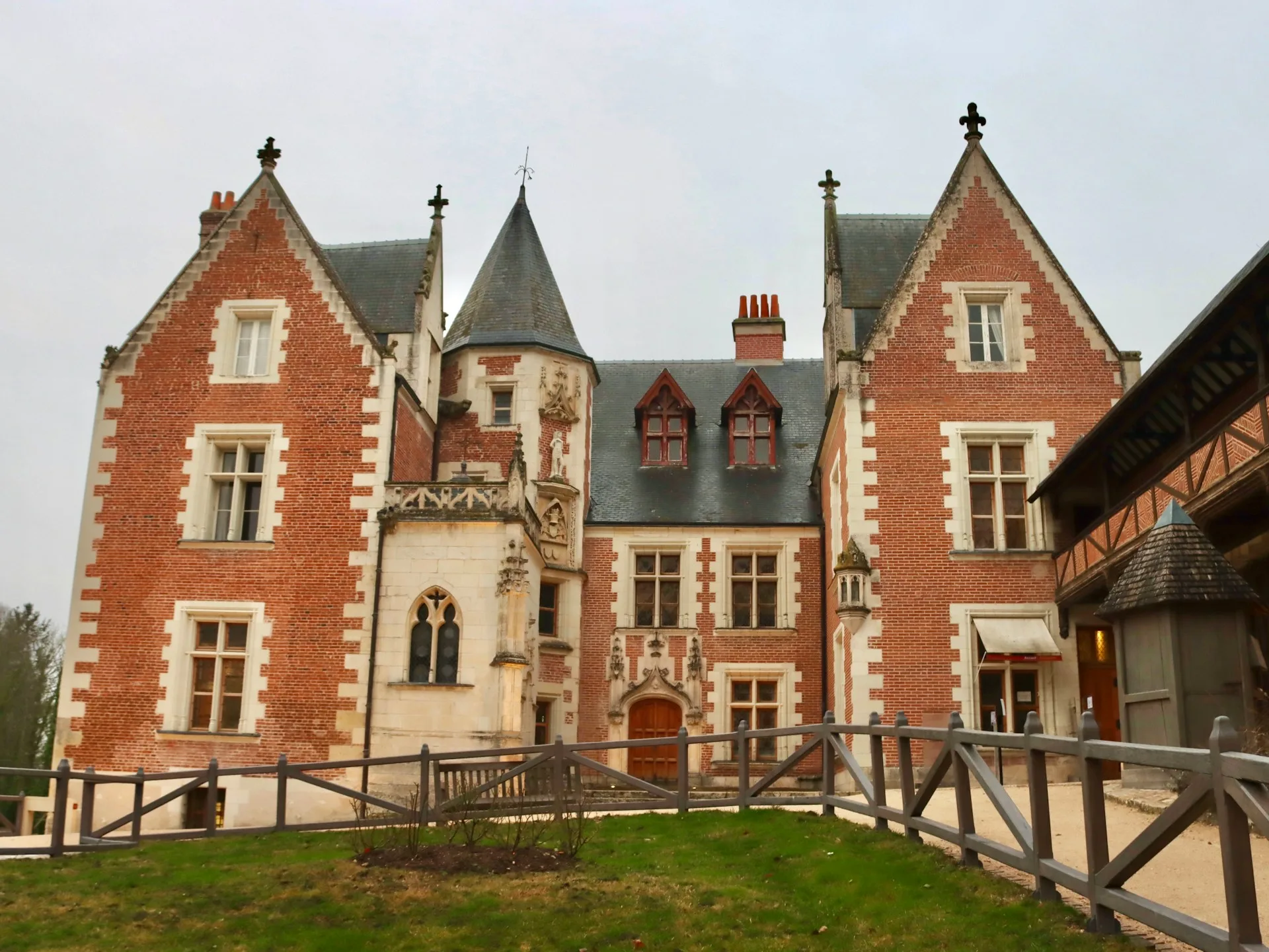 Clos Lucé inventions and Disney Village on Day 6 of France Family Tour