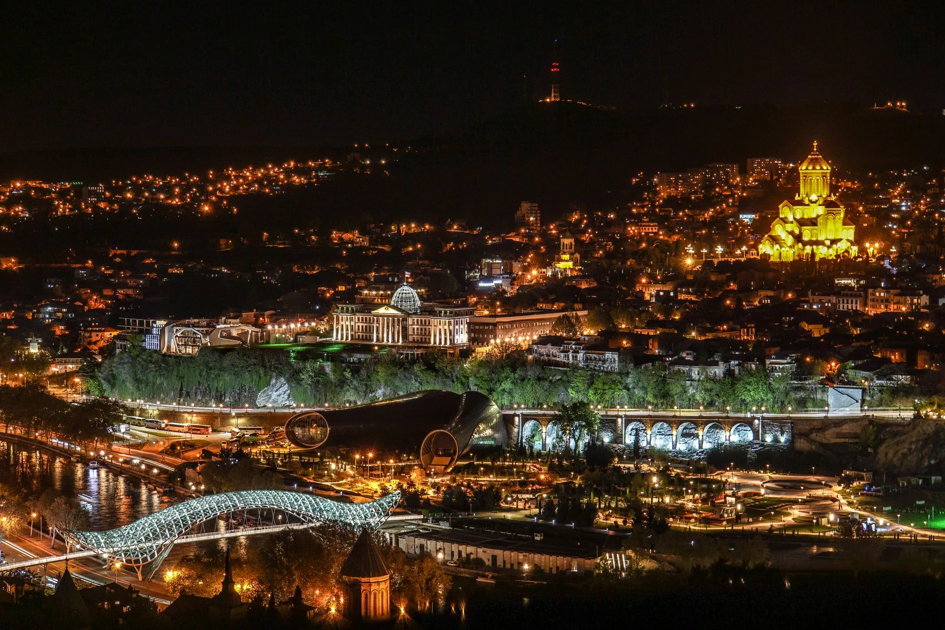 Tbilisi Peace Bridge at night