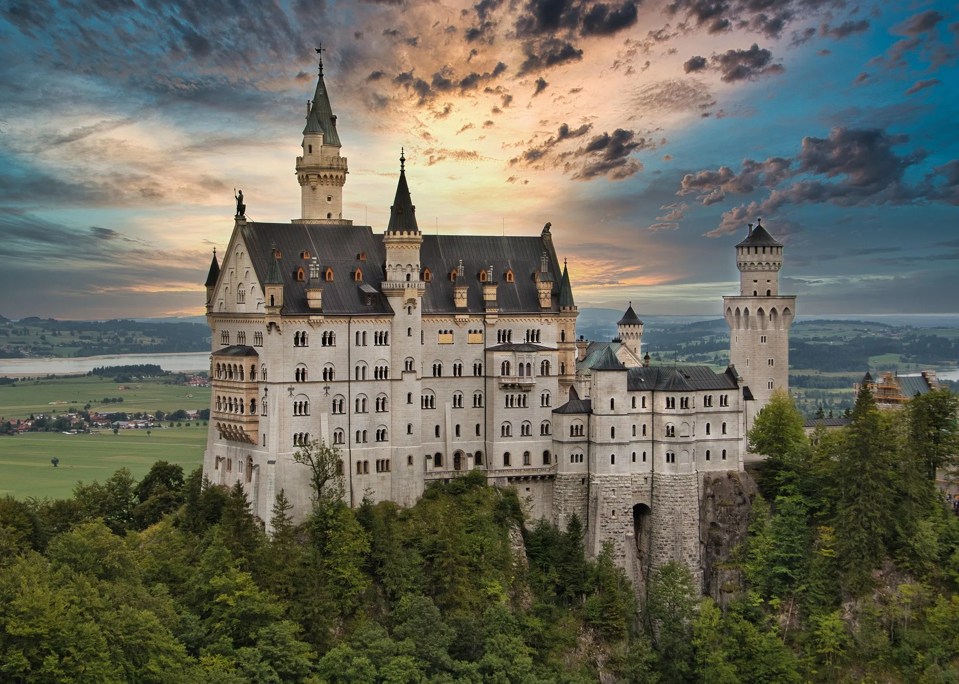 Neuschwanstein Castle view from Mary's Bridge with family