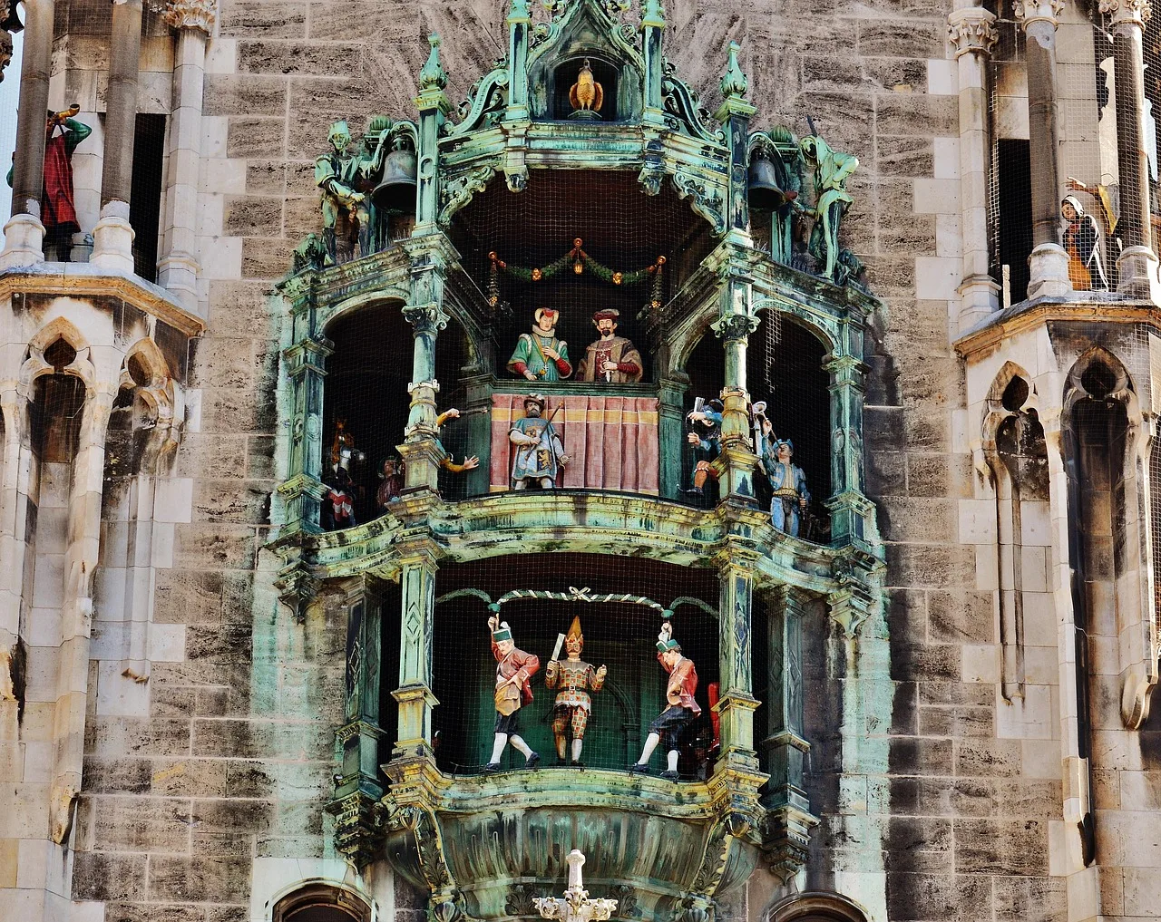 Family watching Glockenspiel at Marienplatz Munich