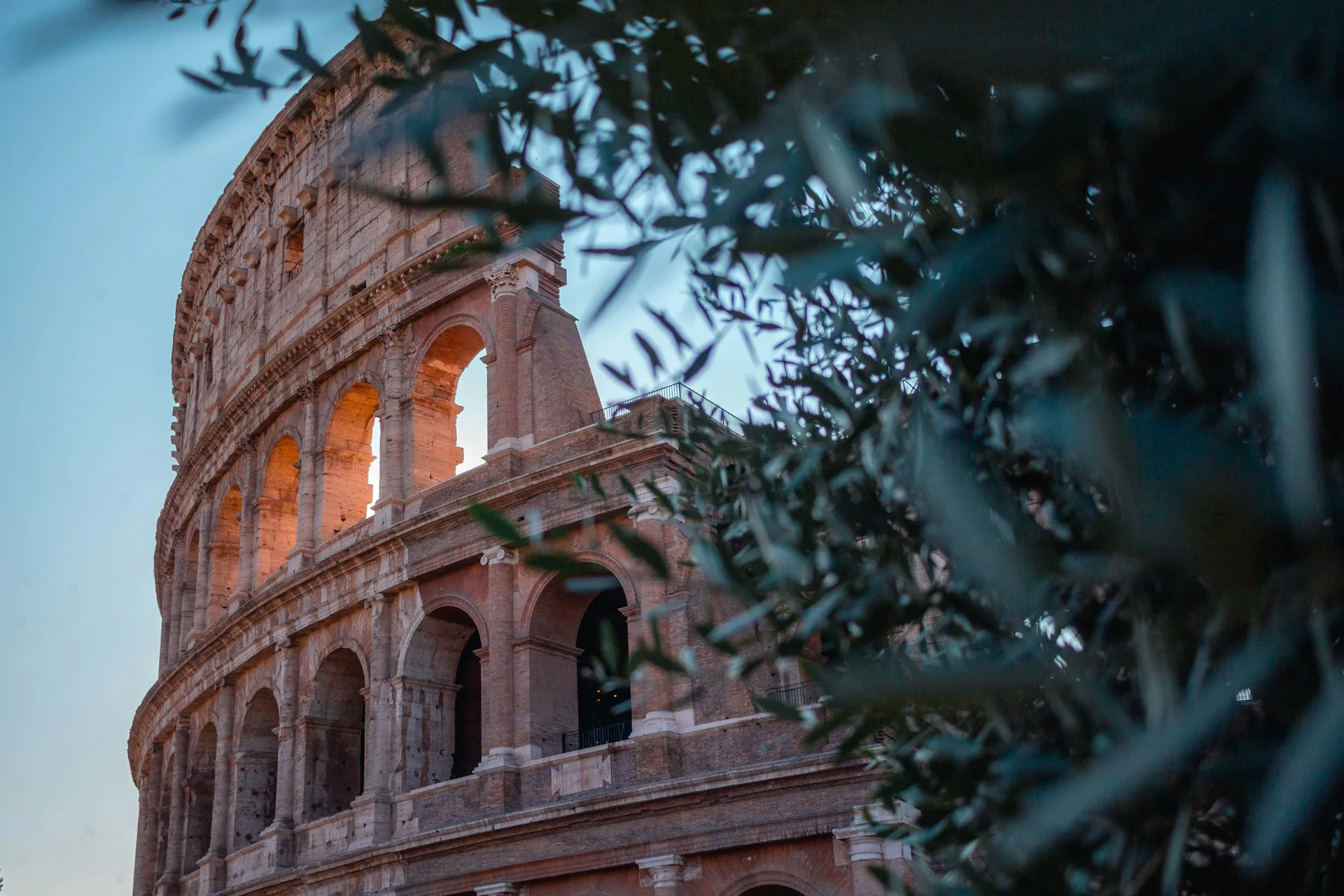 Colosseum sunrise photography in Rome