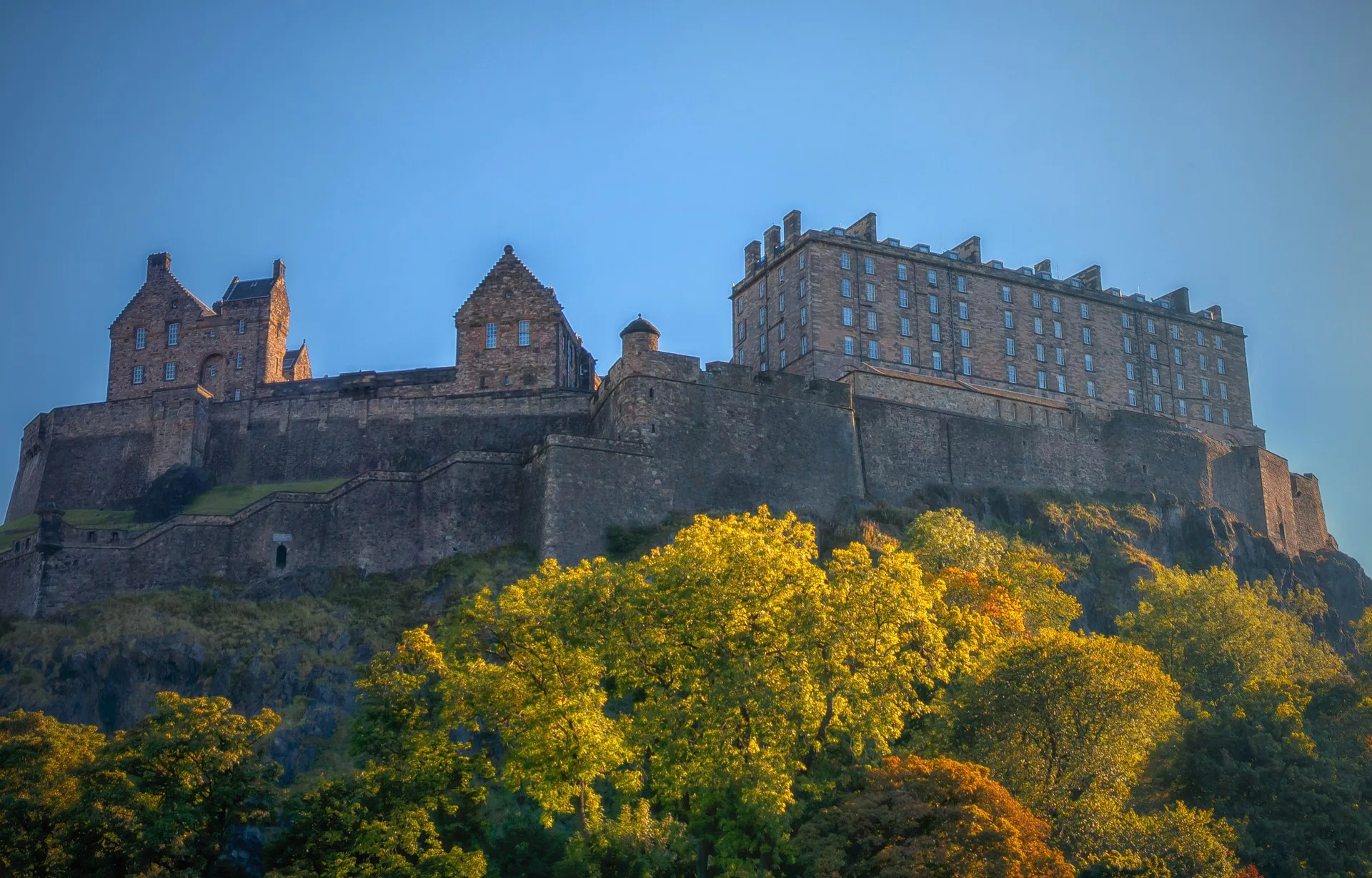 Edinburgh Castle sunrise