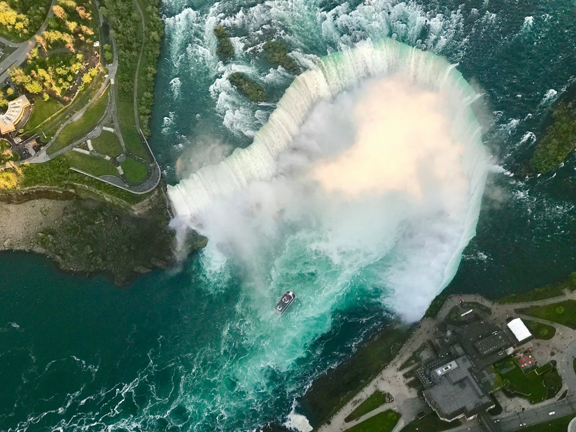 Niagara Falls Horseshoe Falls from Table Rock photography viewpoint