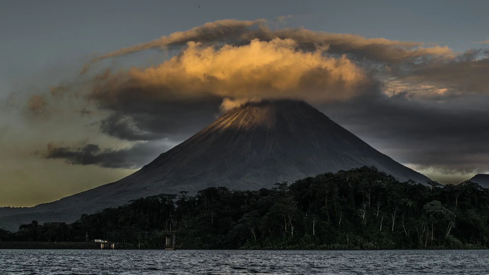 Arenal Volcano photography viewpoint with mountain reflection