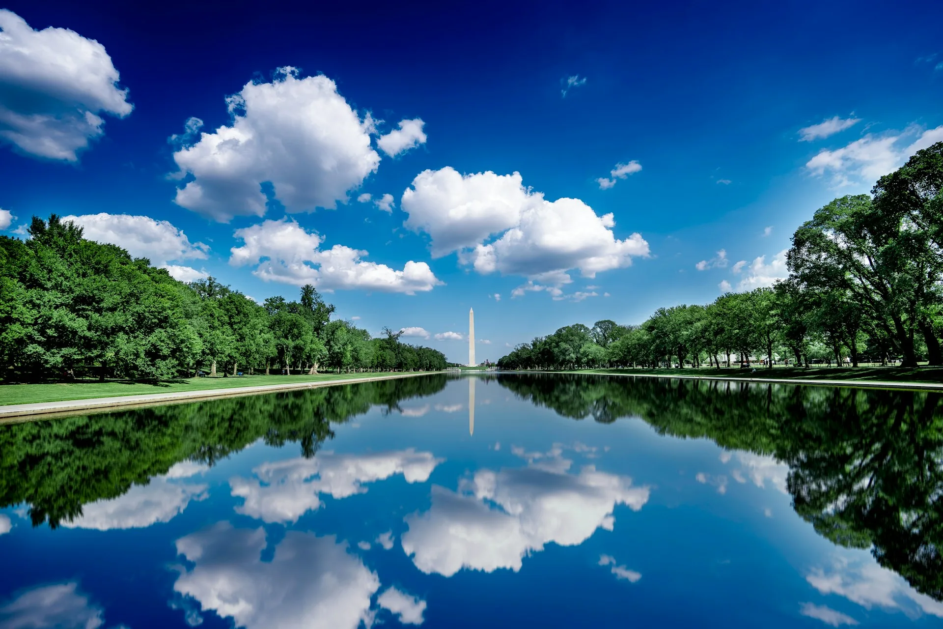 Lincoln Memorial with reflecting pool and Washington Monument