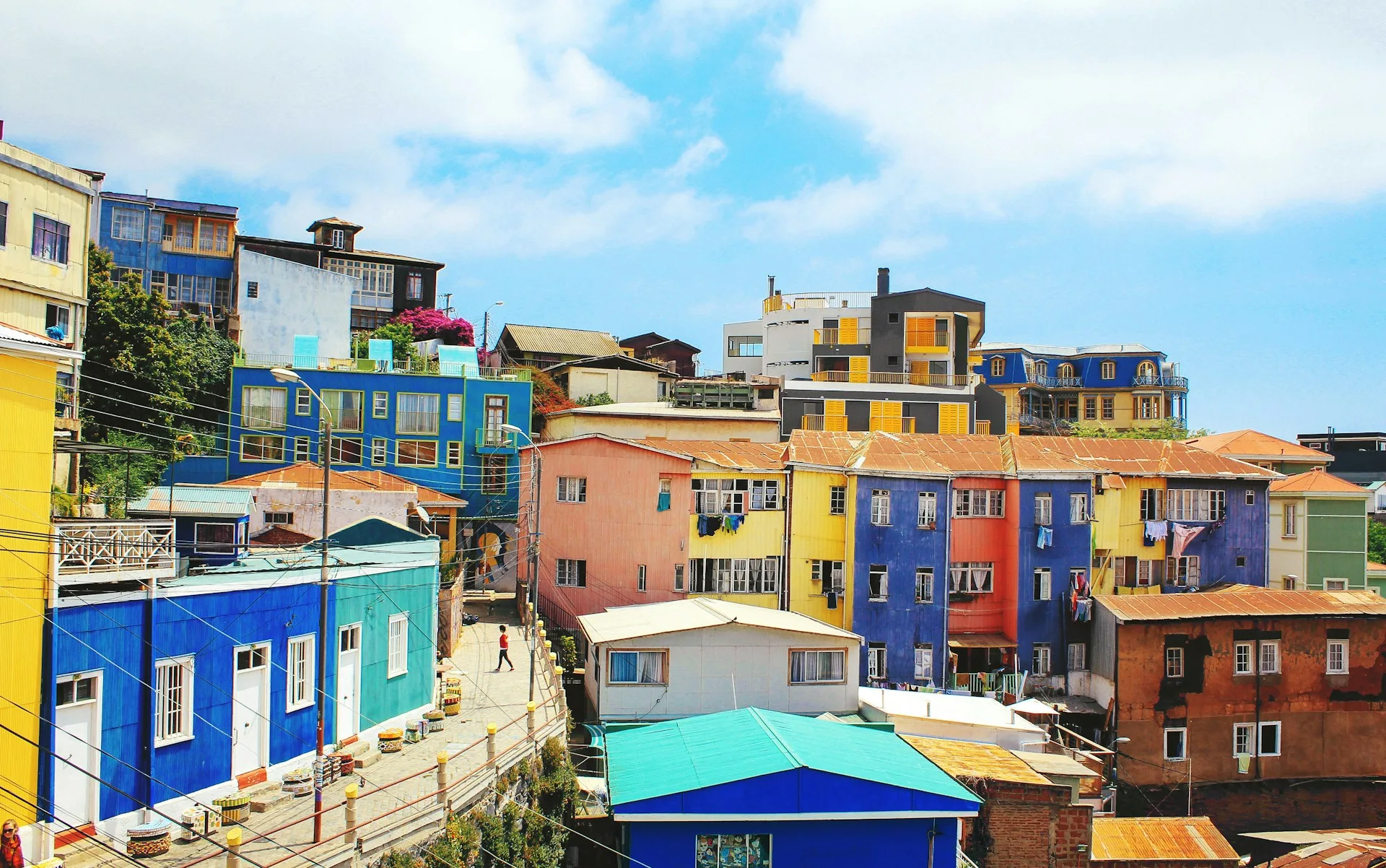 Colorful houses and street art in Valparaíso hills