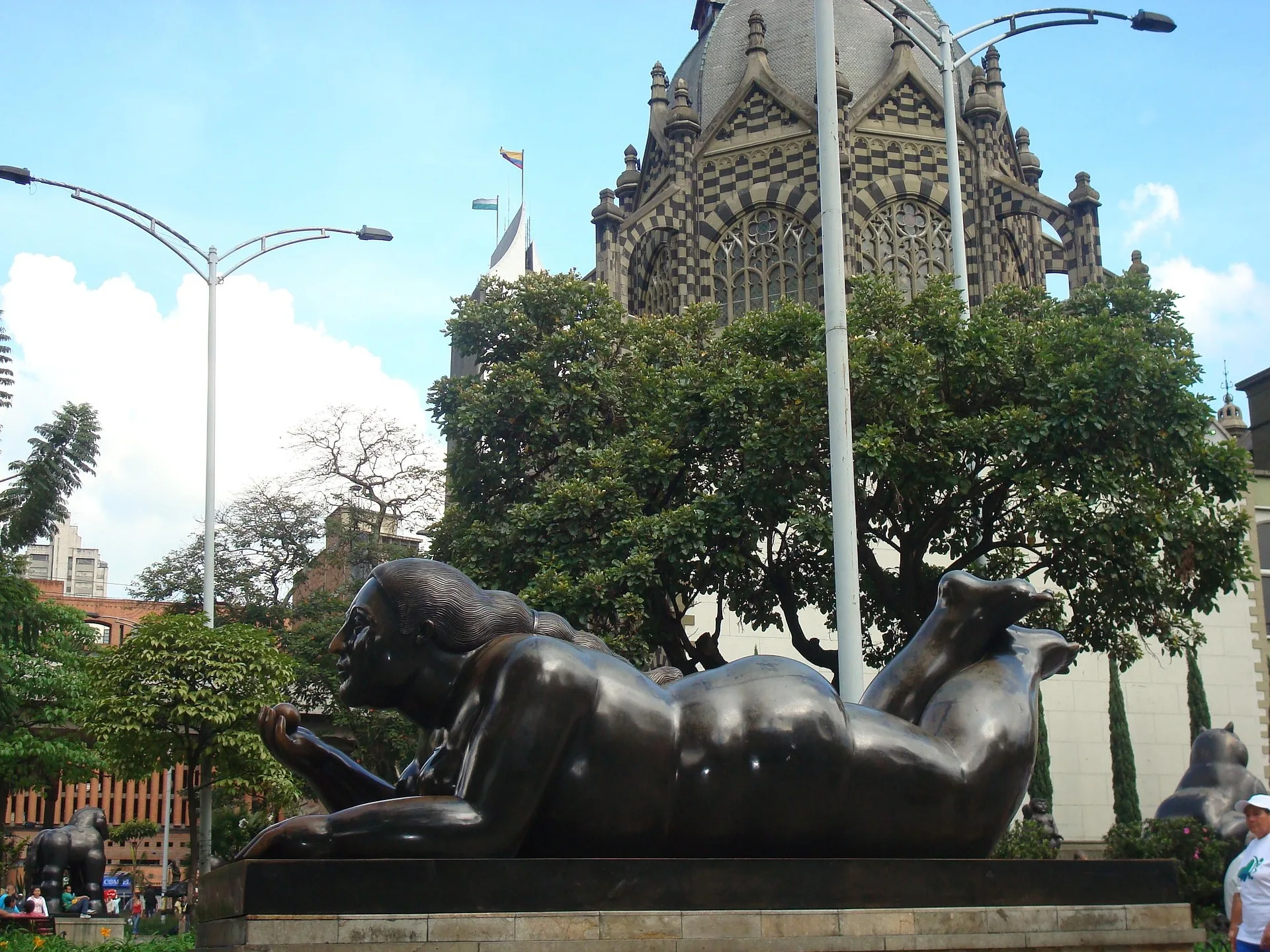 Family interacting with Botero sculptures
