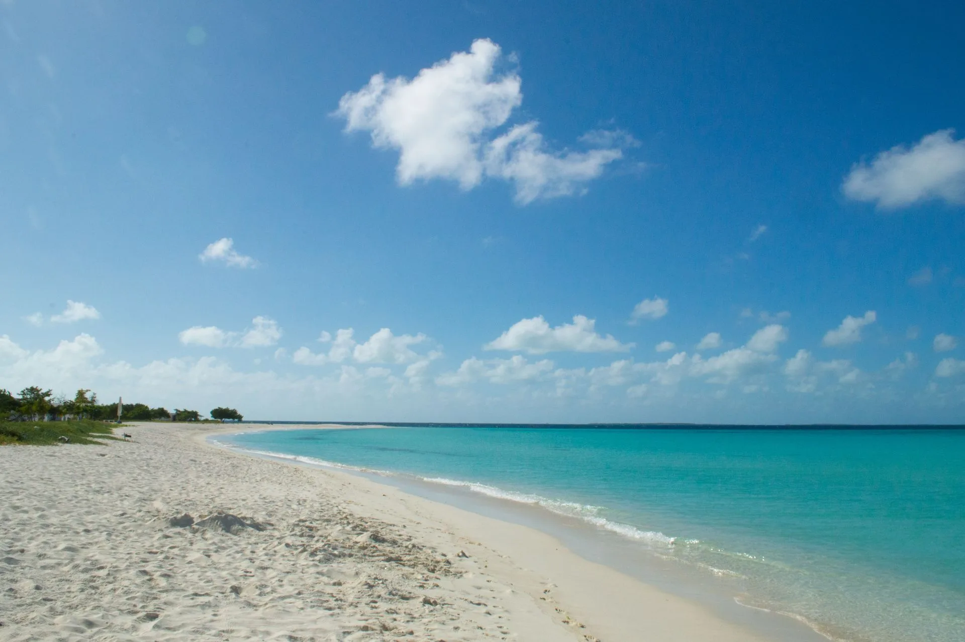 White sandbar extending into turquoise Caribbean waters at Francisquí beach